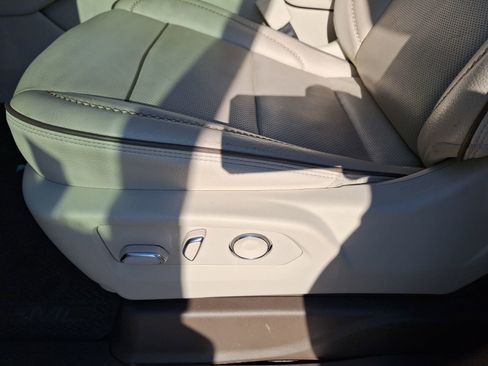 Used 2021 GMC Yukon Denali w/ Denali Premium Package image 18