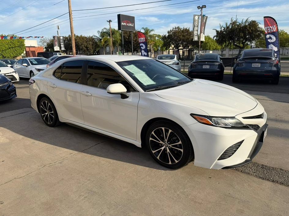 Used 2020 Toyota Camry SE FWD image 11