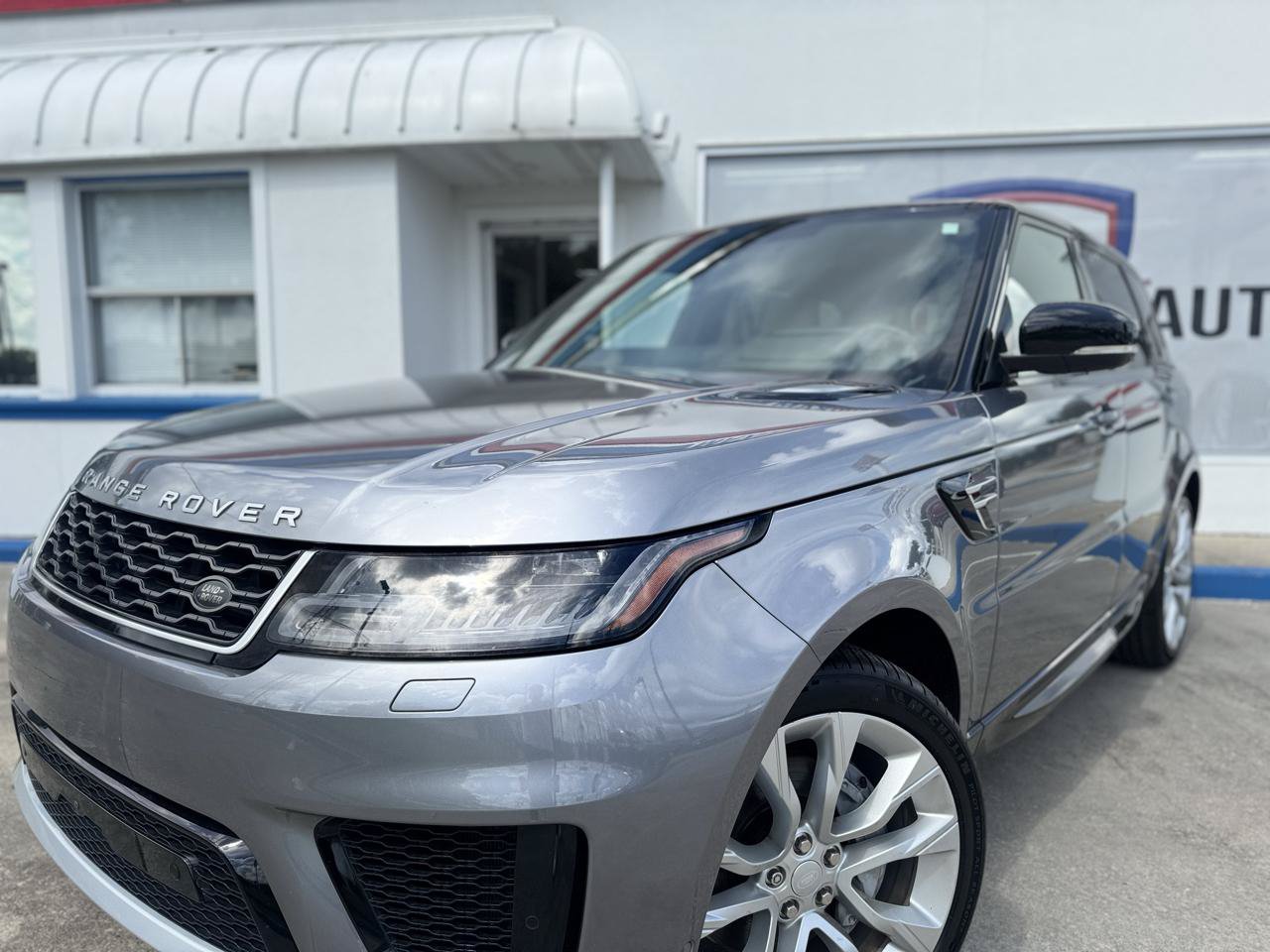 Used 2020 Land Rover Range Rover Sport HSE AWD/4WD image 3