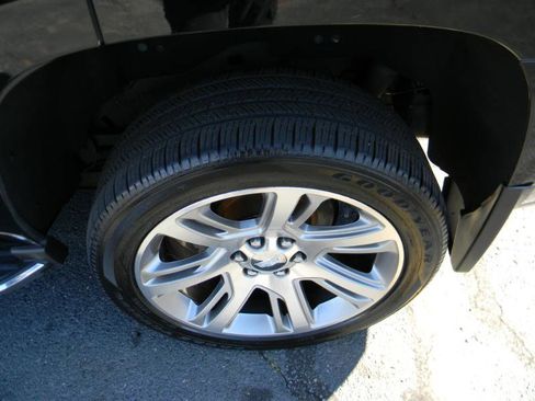 Used 2017 Cadillac Escalade Luxury image 29