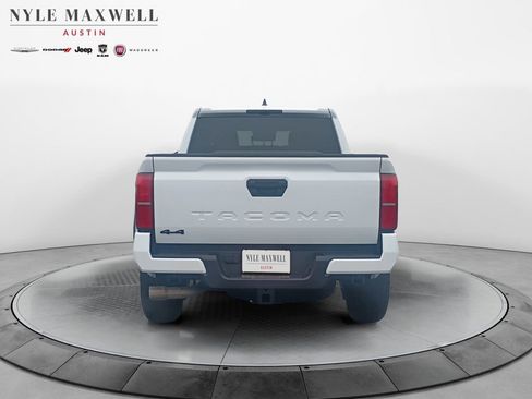 Used 2025 Toyota Tacoma TRD Off-Road AWD/4WD image 15