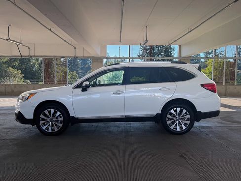 Used 2017 Subaru Outback 2.5i Touring w/ Popular Package #5A AWD/4WD image 8