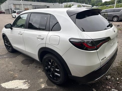 Used 2024 Honda HR-V Sport image 3