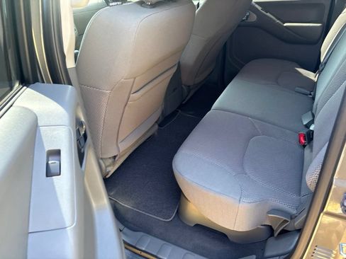 Used 2020 Nissan Frontier SV RWD image 3