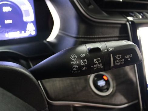 Used 2023 Jeep Grand Cherokee L Limited w/ Luxury Tech Group II image 38