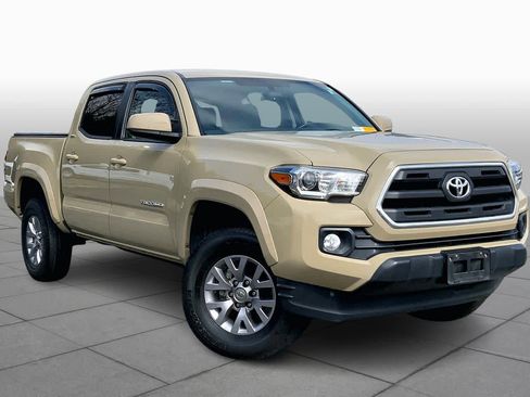 Used 2017 Toyota Tacoma SR5 w/ Tow Package image 3