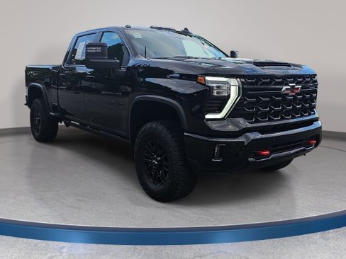 Used 2025 Chevrolet Silverado 2500 ZR2 w/ Technology Package AWD/4WD image 3