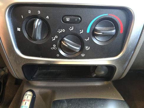 Used 2003 Jeep Liberty Limited AWD/4WD image 40