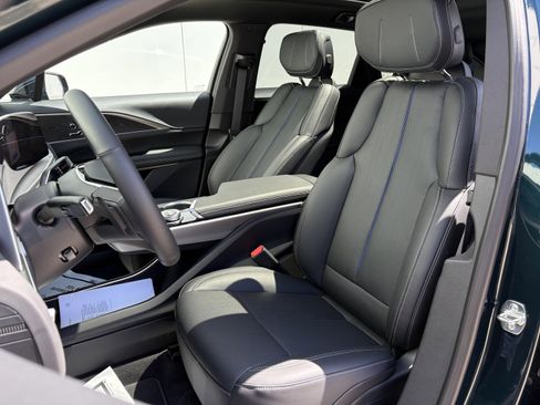 New 2025 Cadillac Lyriq Luxury image 11