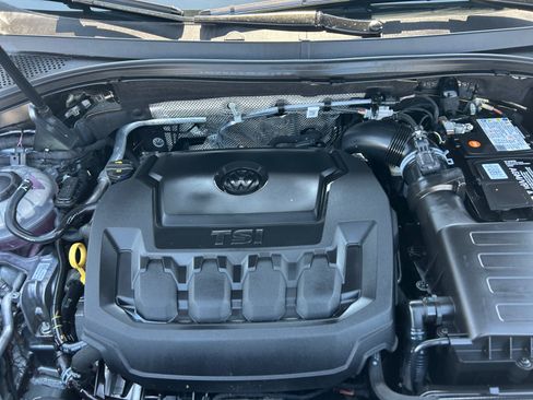 Certified 2022 Volkswagen Tiguan SE FWD image 20