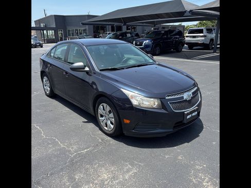 Used 2014 Chevrolet Cruze LS FWD image 1
