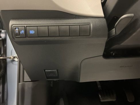 Used 2020 Toyota Corolla LE image 12