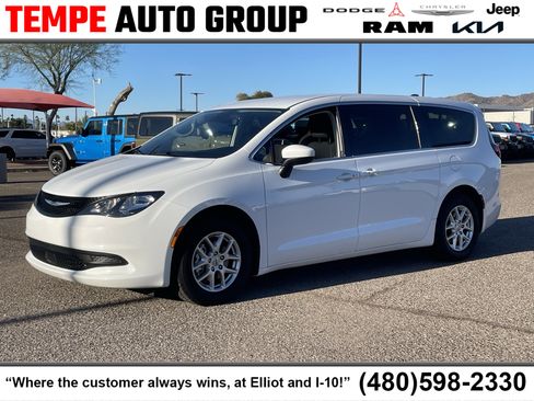 Used 2023 Chrysler Voyager LX image 1