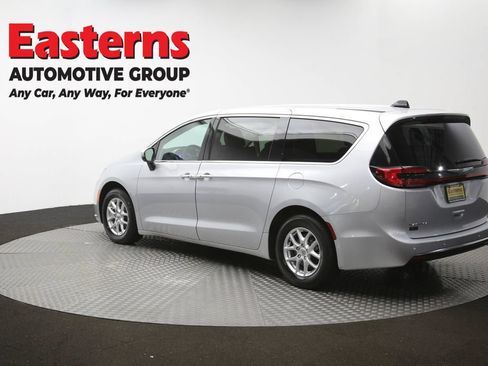Used 2023 Chrysler Pacifica Touring-L FWD image 66