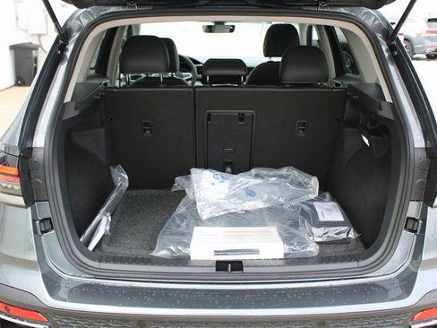 New 2026 Volkswagen Taos SEL AWD/4WD image 21