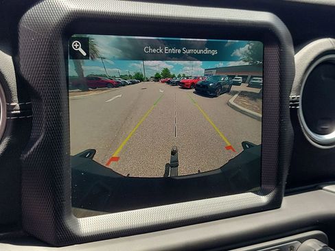 Used 2021 Jeep Gladiator Overland w/ Popular Equipment Package AWD/4WD image 23