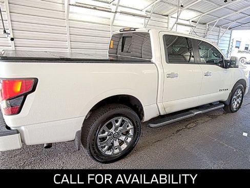 Used 2021 Nissan Titan SL w/ Moonroof Package AWD/4WD image 4