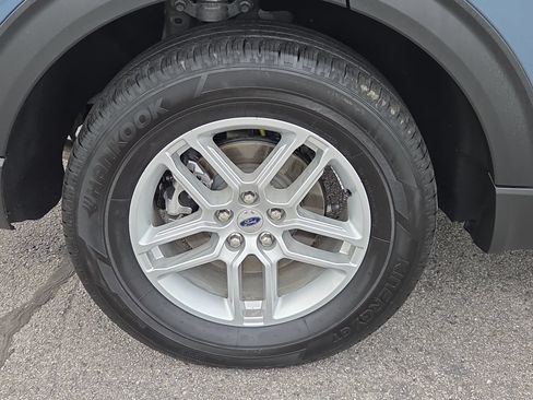 Used 2025 Ford Explorer Active AWD/4WD image 17