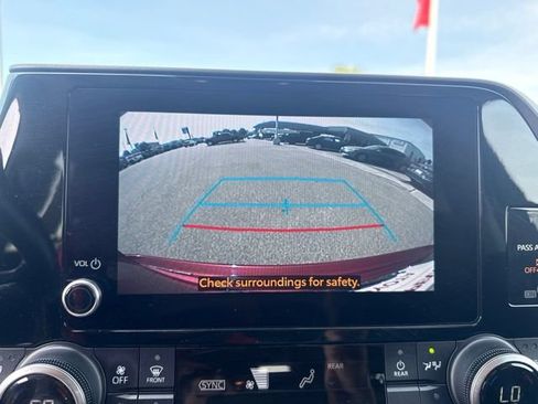 Used 2023 Toyota Highlander XLE FWD image 33