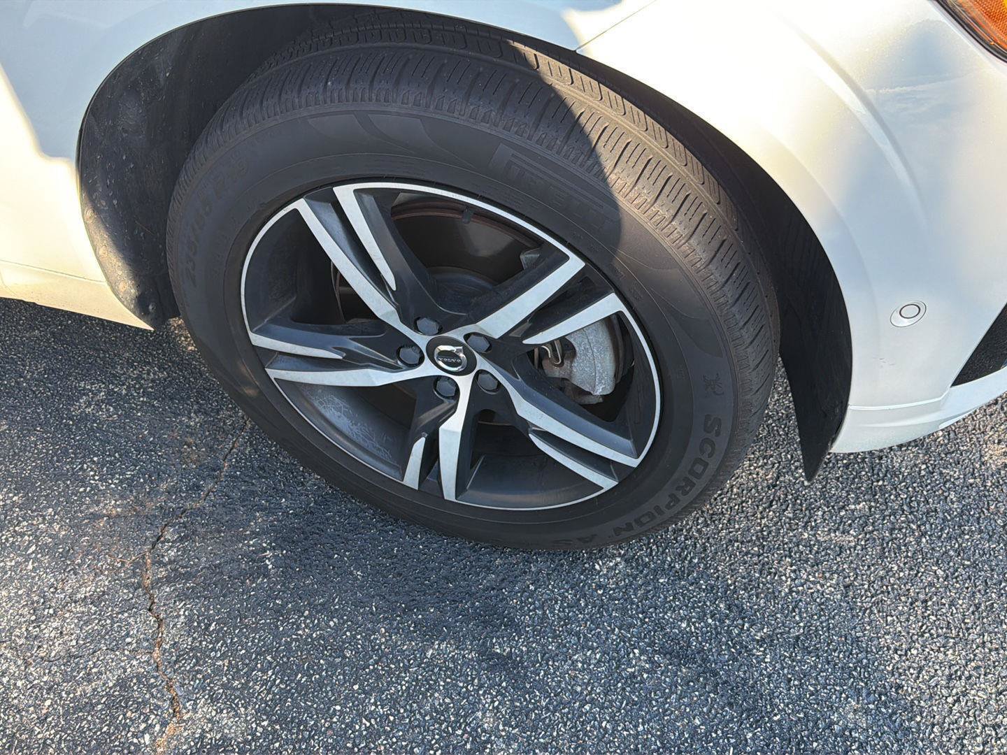 Used 2019 Volvo XC60 T6 R-Design w/ Protection Package AWD/4WD image 7