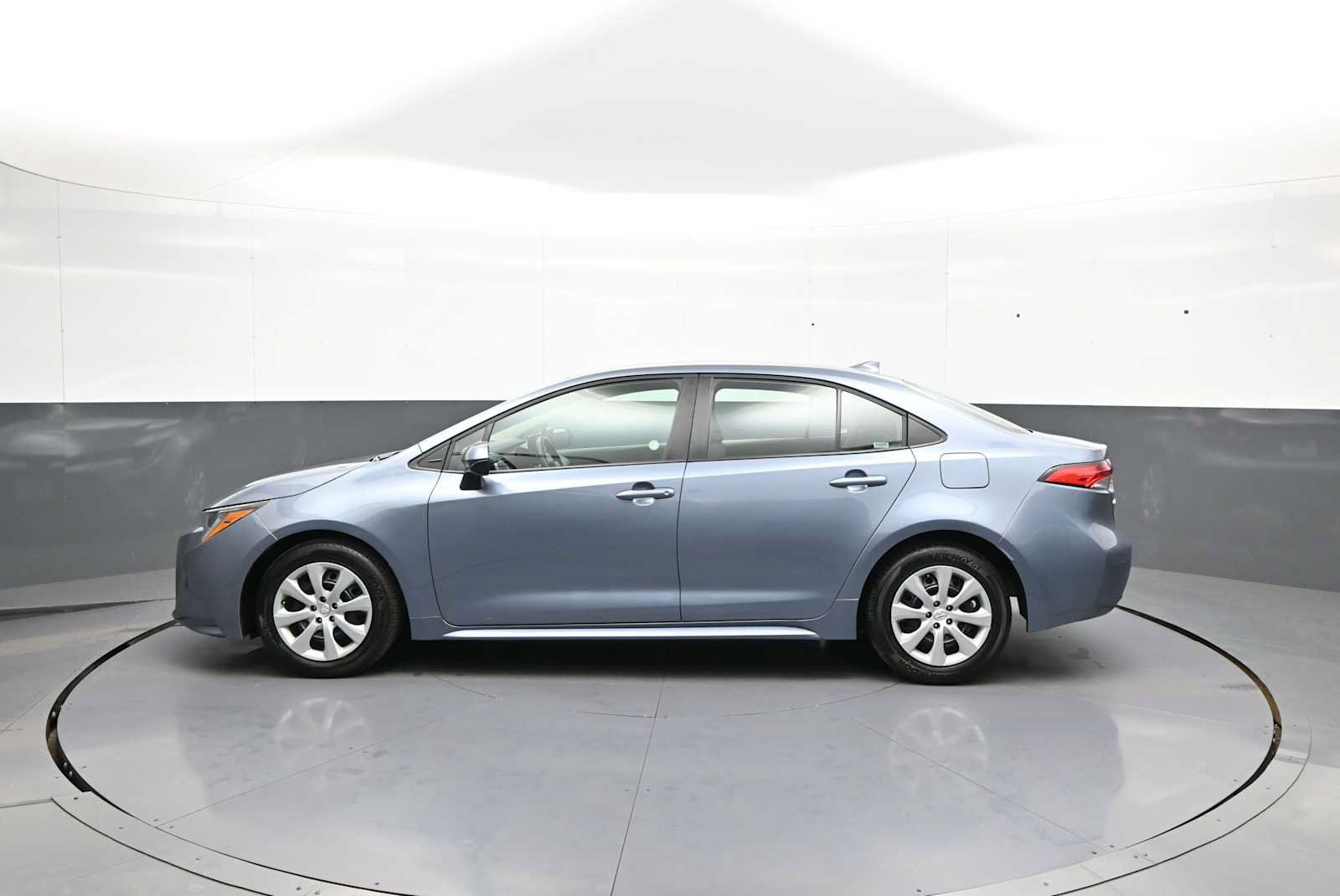 Used 2025 Toyota Corolla LE FWD image 9