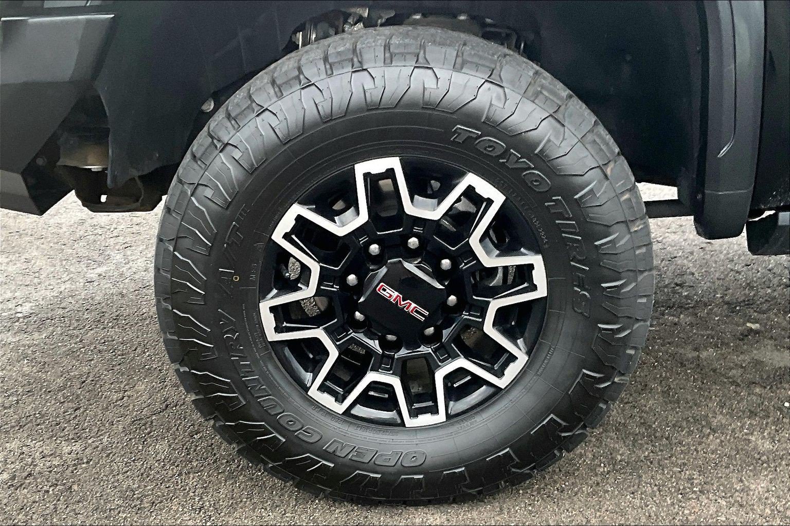 Used 2024 GMC Sierra 2500 AT4X AWD/4WD image 8
