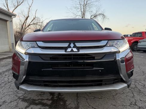 Used 2018 Mitsubishi Outlander ES image 2