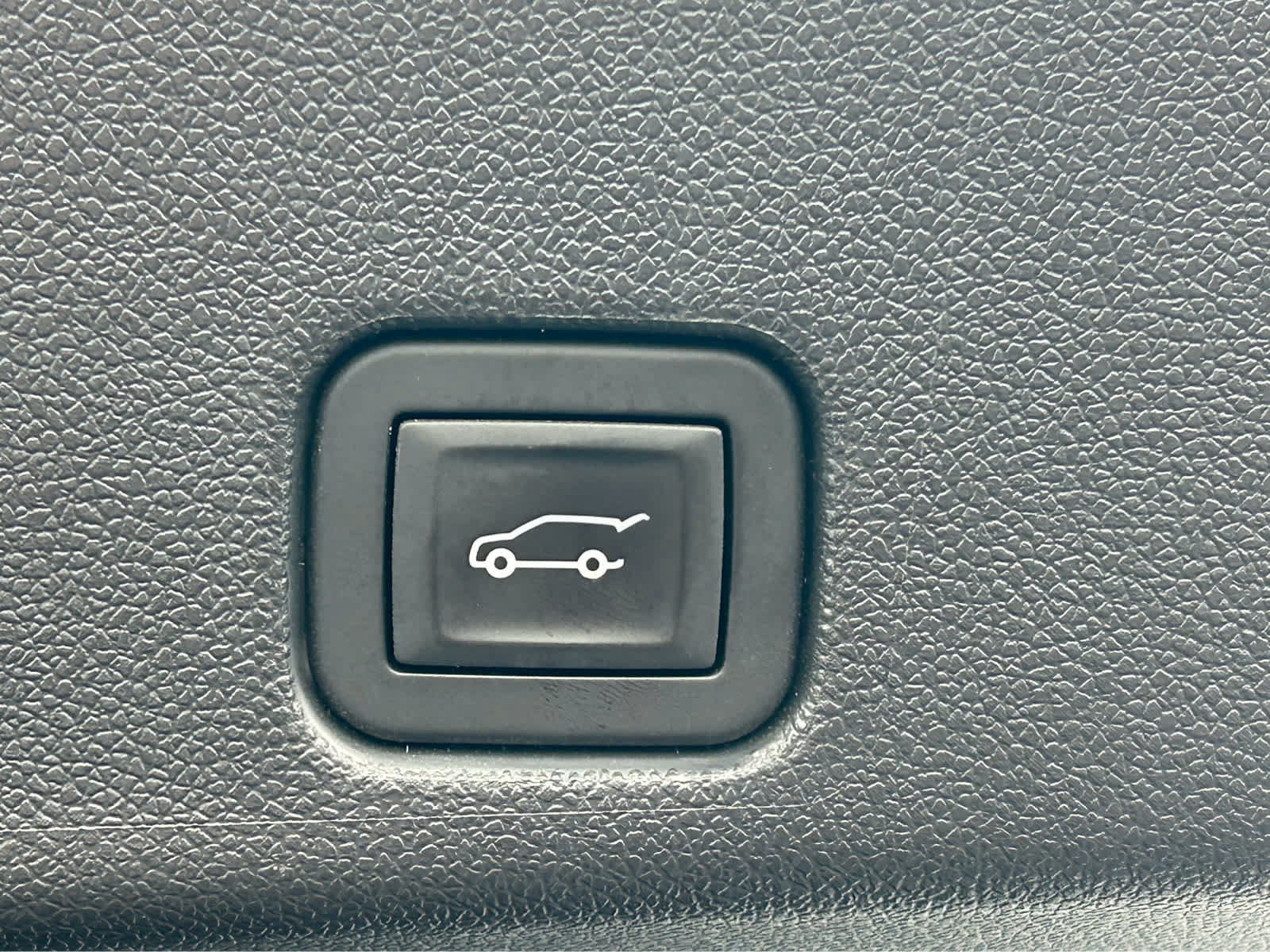 Used 2025 Chevrolet Traverse LT FWD image 9