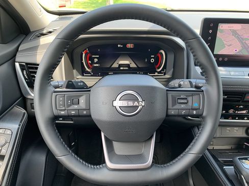 Used 2026 Nissan Rogue Platinum w/ Platinum Premium Package AWD/4WD image 12