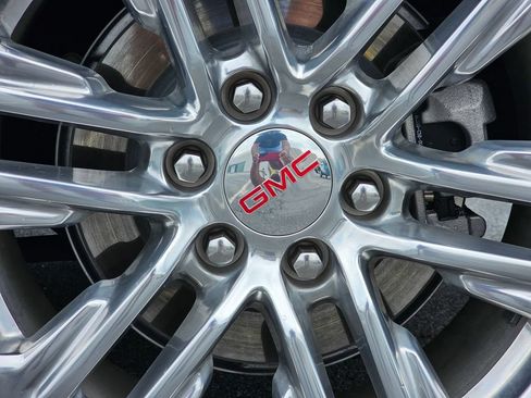 Used 2024 GMC Yukon SLT RWD image 11