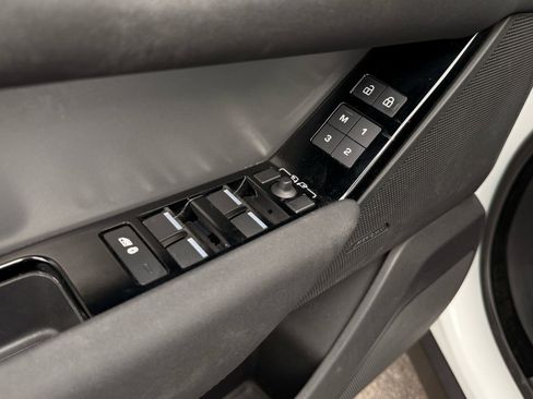 Used 2024 Land Rover Range Rover Velar S image 44