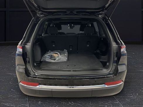 New 2025 Jeep Grand Cherokee Laredo X w/ Trailer Tow Package image 13