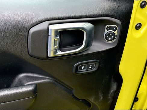 Used 2023 Jeep Wrangler Unlimited w/ Sun & Screen Package AWD/4WD image 19