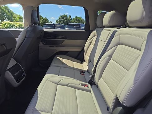 Used 2025 Lincoln Nautilus Reserve AWD/4WD image 24