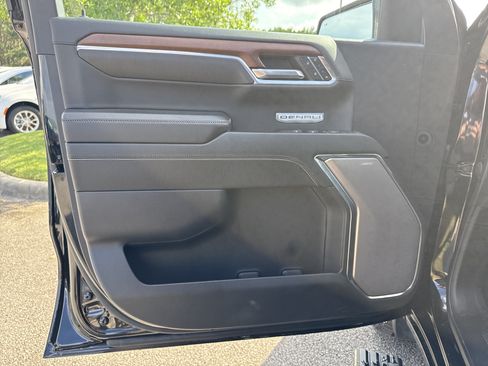 Used 2023 GMC Sierra 1500 Denali w/ Denali Reserve Package AWD/4WD image 11