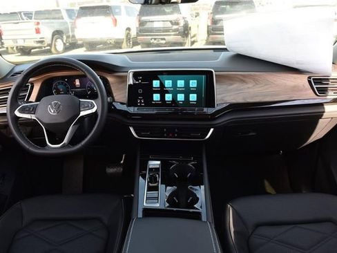 New 2026 Volkswagen Atlas SE image 7