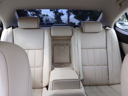 Used 2016 Lexus ES 350 w/ Luxury Package w/Wood Trim FWD image 28