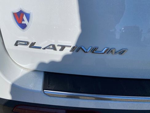 Used 2020 Ford Explorer Platinum w/ Premium Technology Package image 34