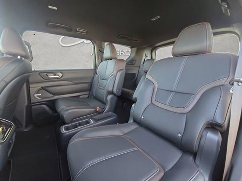 New 2026 Nissan Armada SL w/ Captain's Chari Seat Package RWD image 22