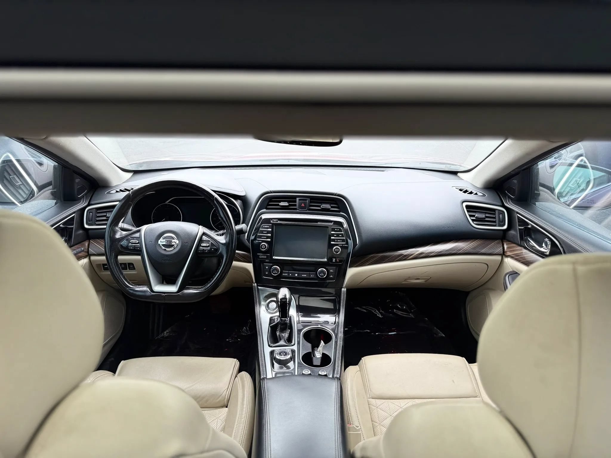 Used 2016 Nissan Maxima Platinum w/ Interior Lighting Package FWD image 14