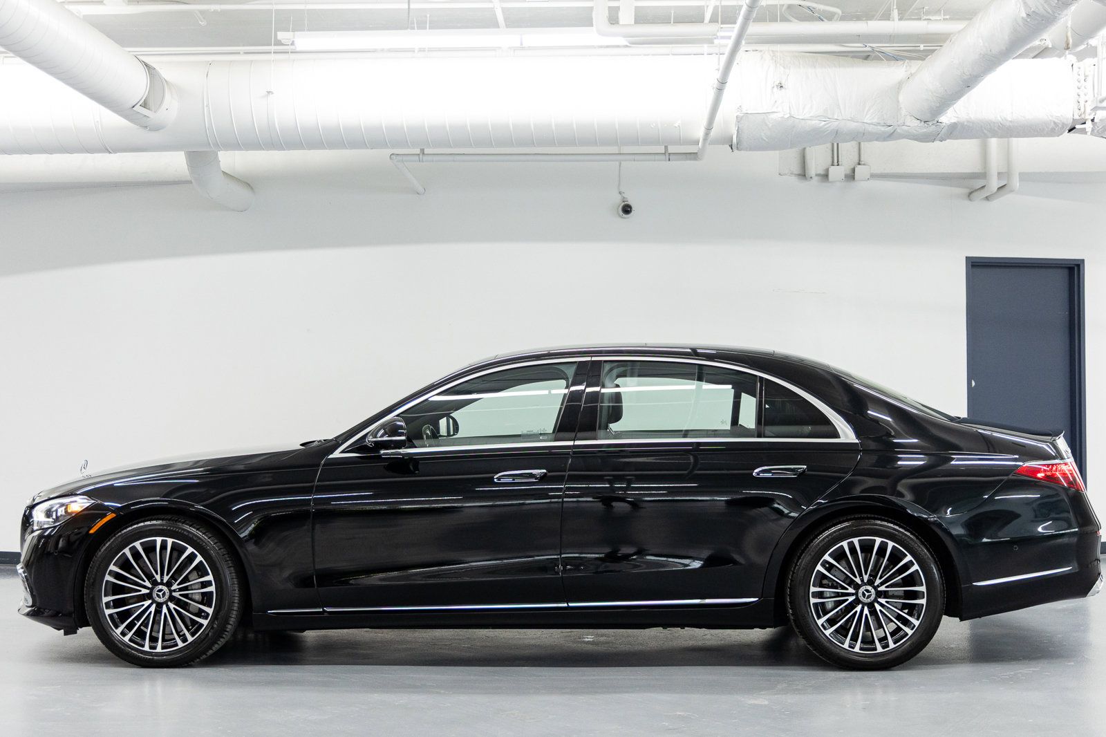 Used 2024 Mercedes-Benz S 580 4MATIC Sedan image 2
