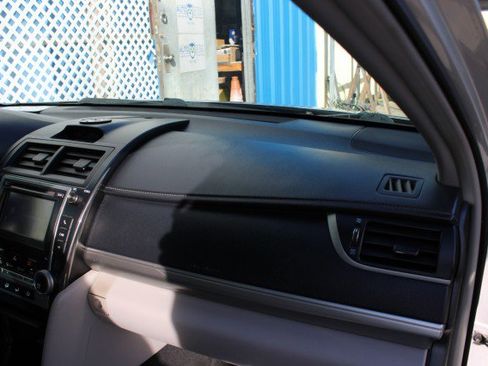 Used 2013 Toyota Camry L image 13