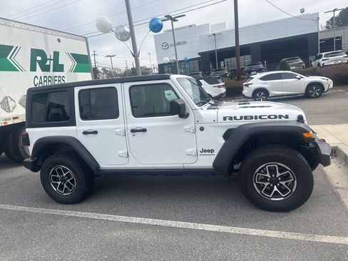 Used 2024 Jeep Wrangler Rubicon image 4