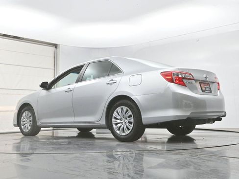 Used 2014 Toyota Camry LE FWD image 29