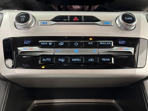 Used 2020 Ford Explorer XLT RWD image 23