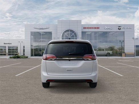 New 2026 Chrysler Voyager LX image 7