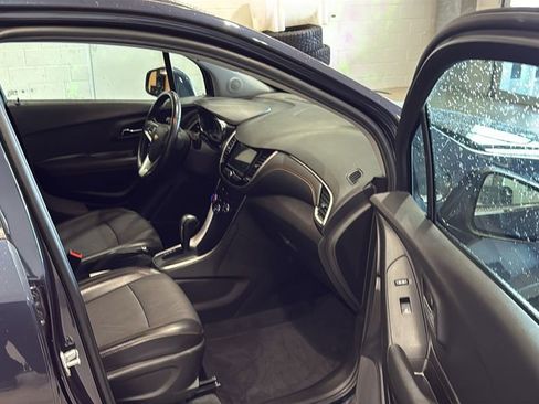 Used 2019 Chevrolet Trax LT w/ LT Convenience Package AWD/4WD image 12
