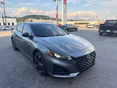 Used 2023 Nissan Altima 2.5 SR AWD/4WD image 3