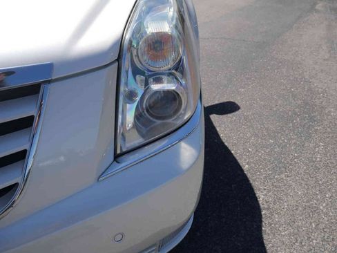 Used 2011 Cadillac DTS Premium FWD image 18