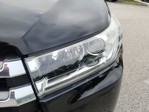 Used 2019 Toyota Highlander Limited AWD/4WD image 9